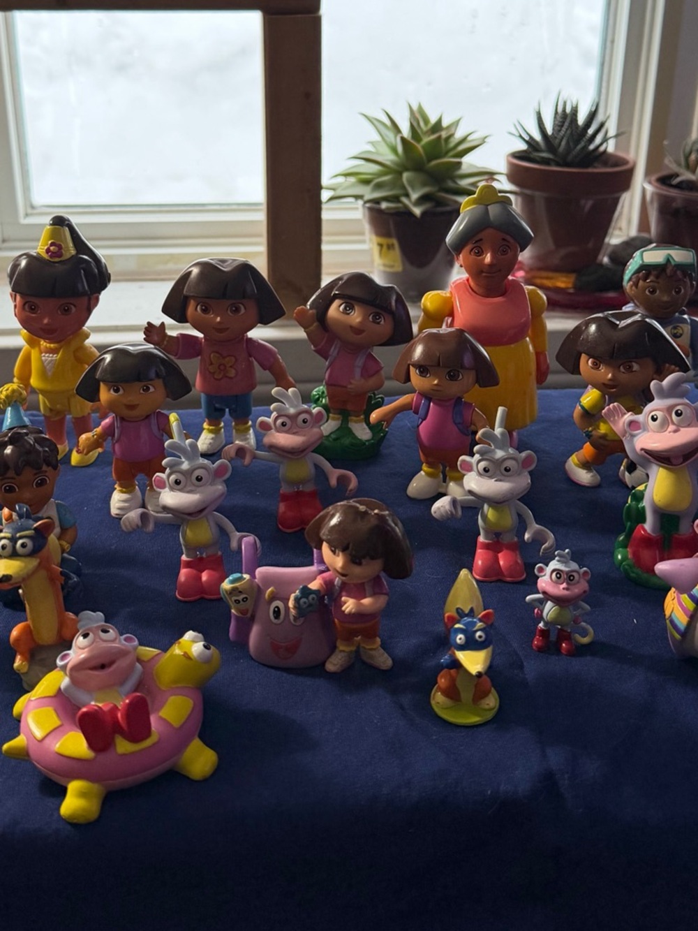 Assorted Character Figure Set - Multicolor - Picture 2 of 5